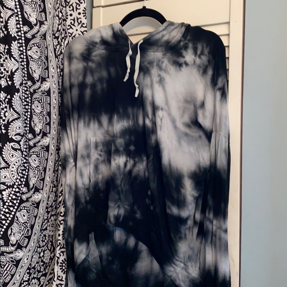 Black and white tie dye sweatshirt